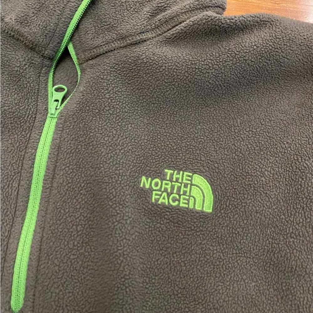 The North Face mens green fleece 1/4 zip medium‎